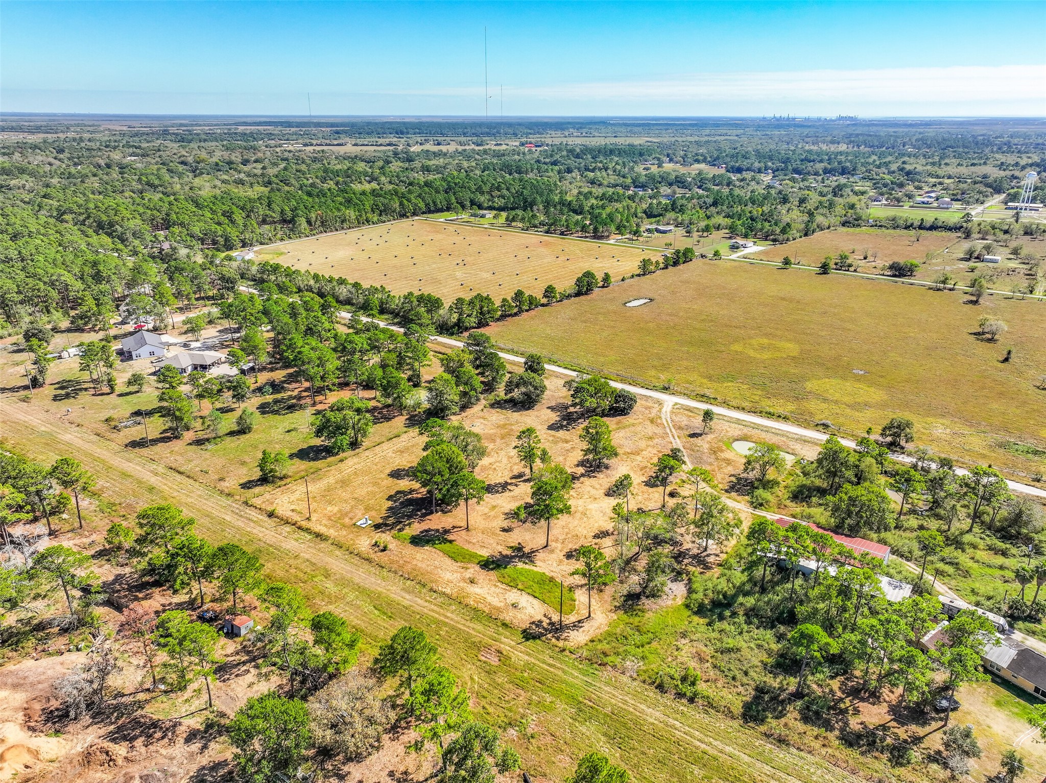 131 Narrow Path Road, Liverpool, TX 77577