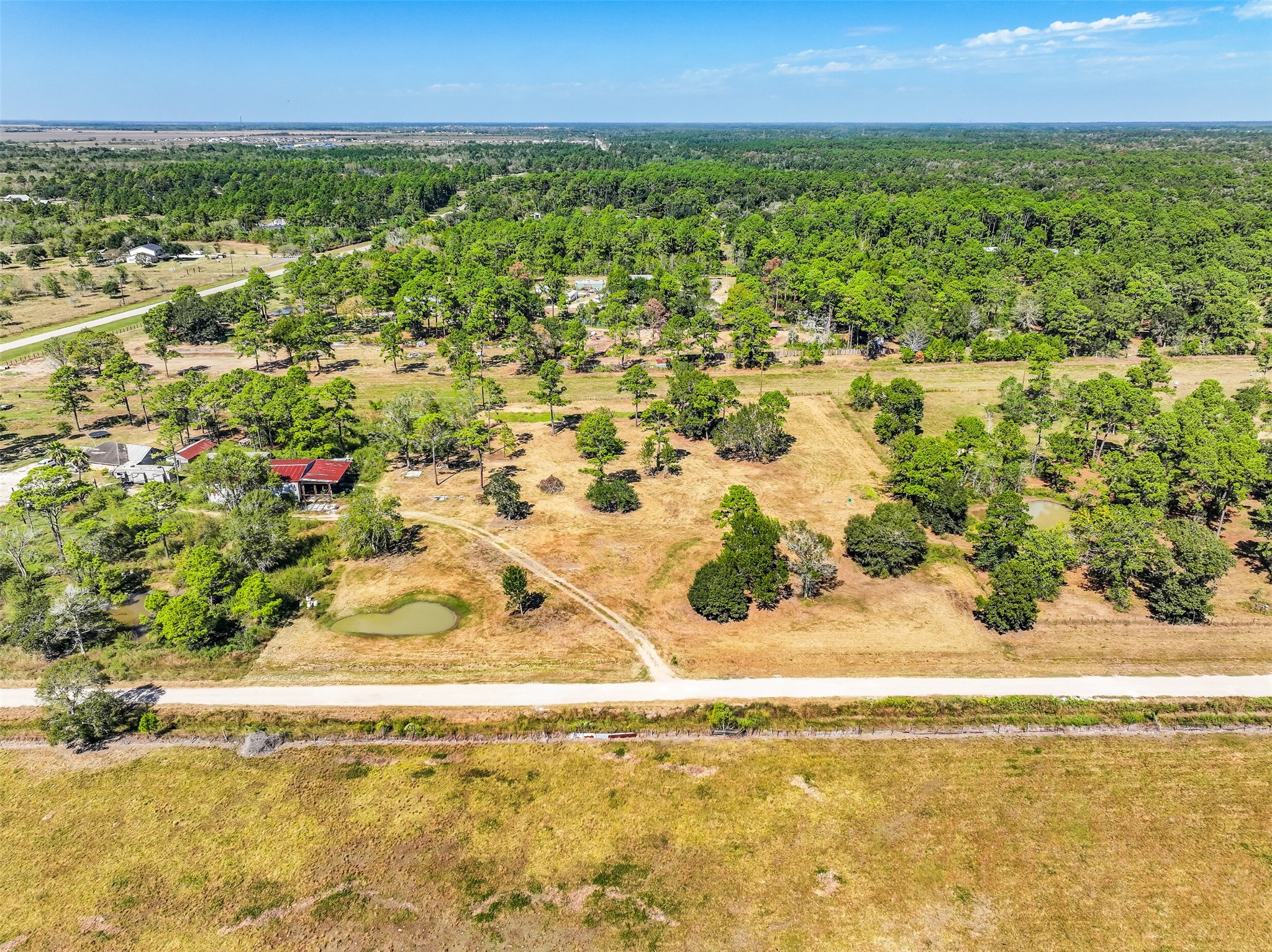 131 Narrow Path Road, Liverpool, TX 77577