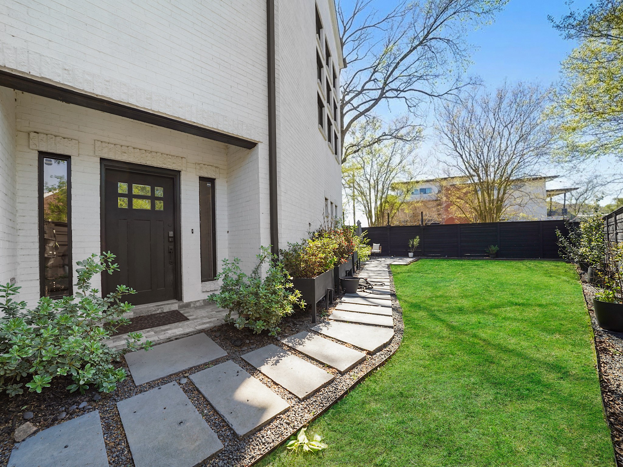 Welcome to 1231 Jackson! This charming home invites you in with its sleek modern facade, lush green lawn, and a welcoming pathway that leads to your serene urban oasis. Welcome to 1231 Jackson! This charming home invites you in with its sleek modern facade, lush green lawn, and a welcoming pathway that leads to your serene urban oasis.