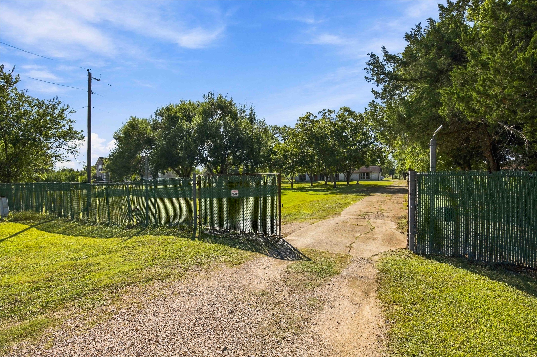 Welcome to 4697 Wickwillow. Enter into the Hurricane security gate. Welcome to 4697 Wickwillow. Enter into the Hurricane security gate.