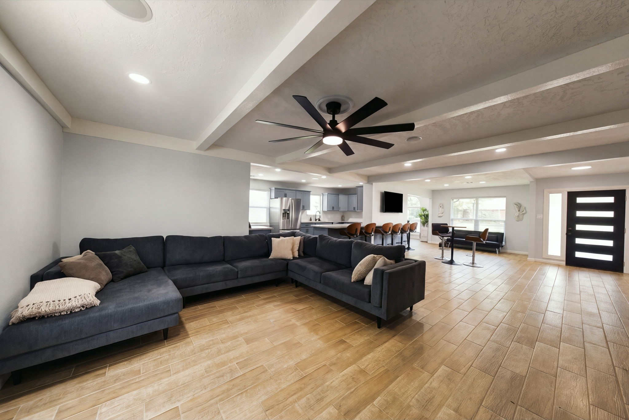326 Kingscourt Drive, Houston, TX 77015