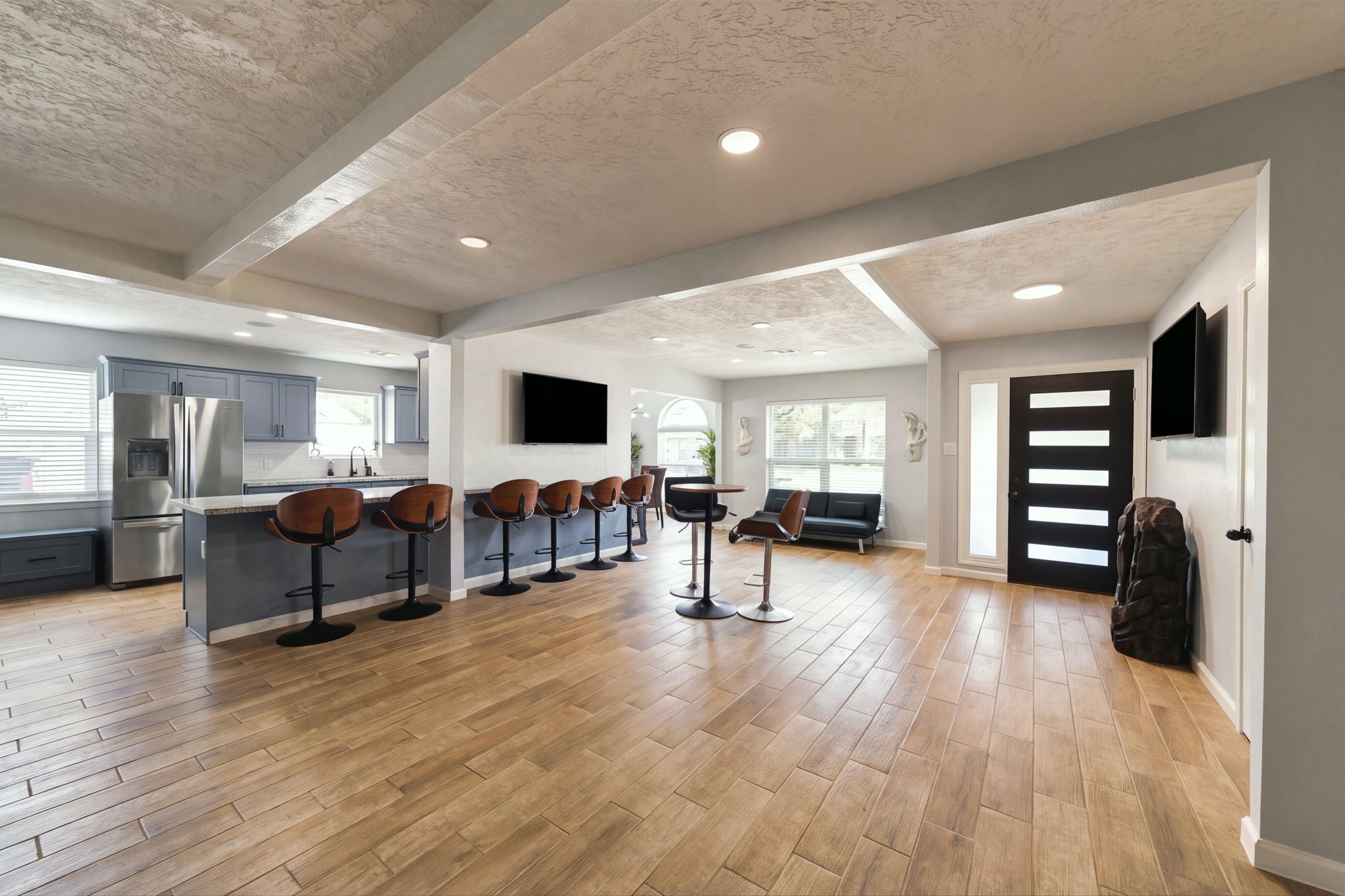 326 Kingscourt Drive, Houston, TX 77015