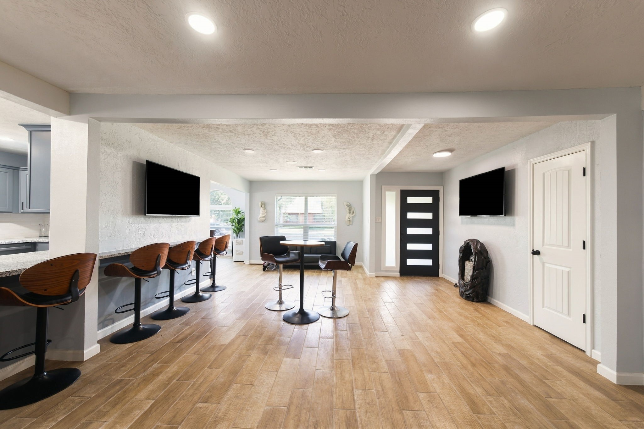 326 Kingscourt Drive, Houston, TX 77015