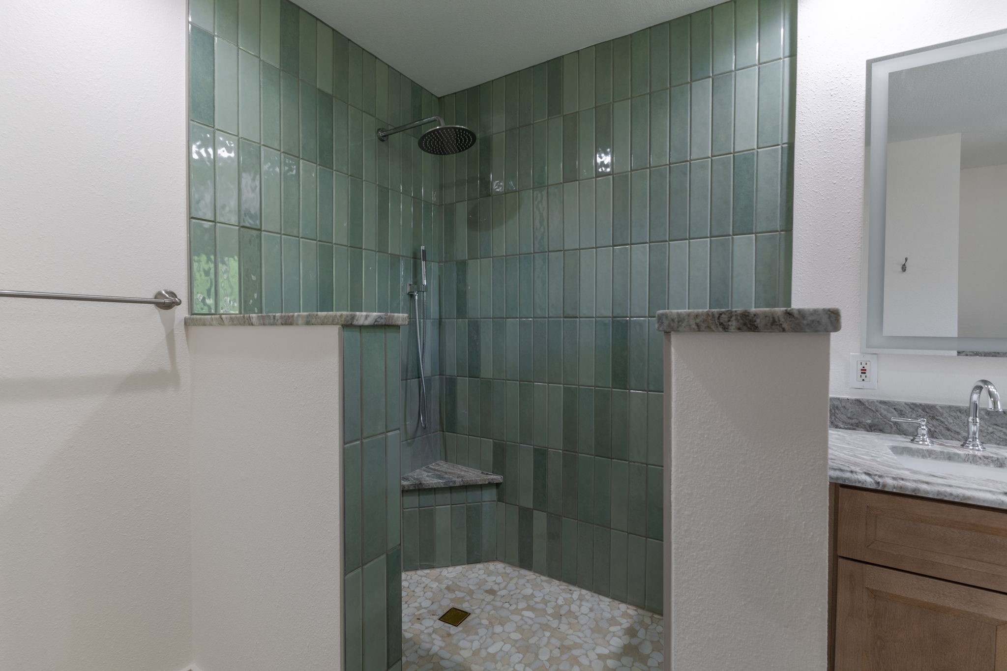huge 4 by 5 feet brand new shower