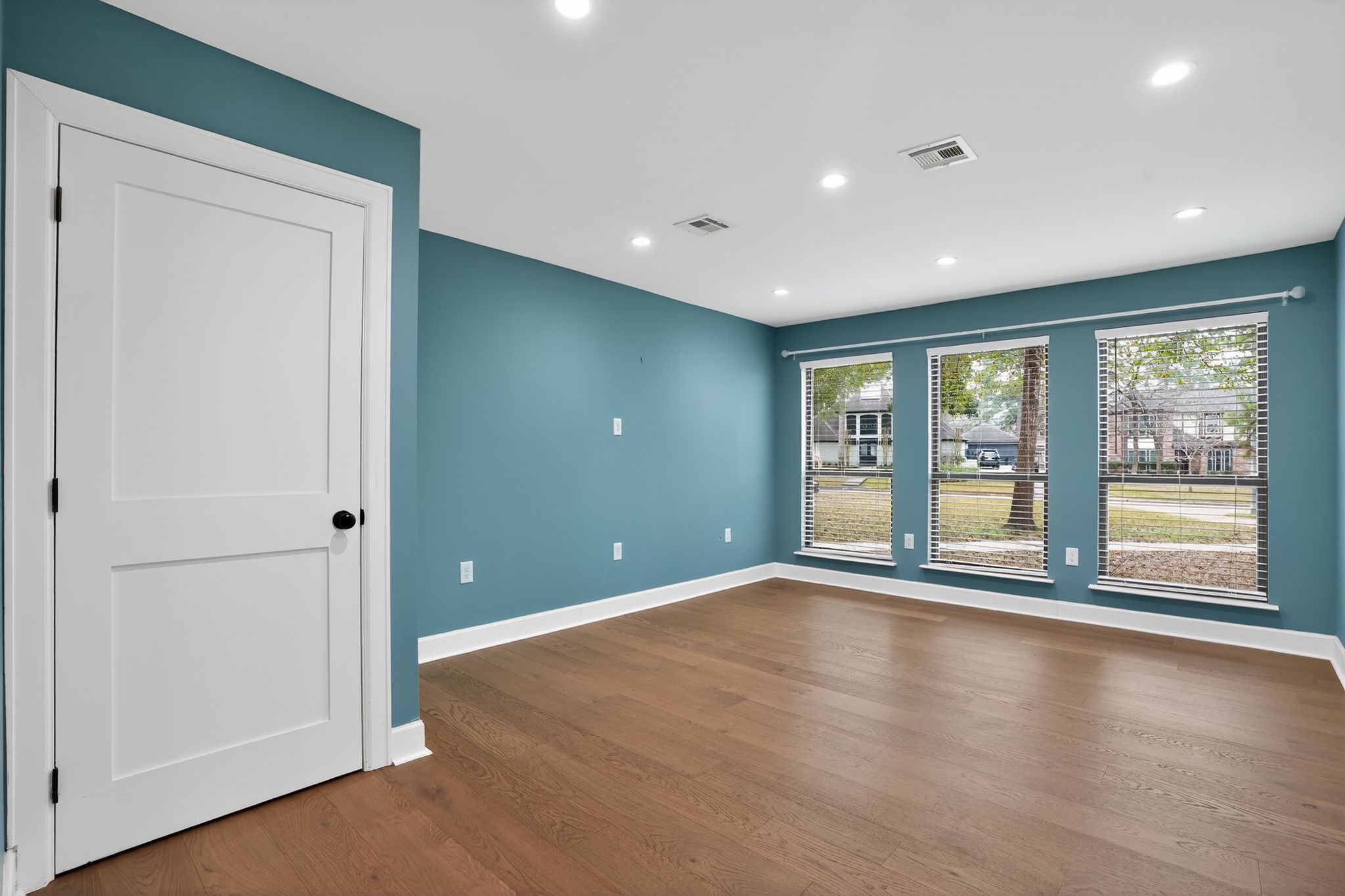 Downstairs room, could be office or another bedroom