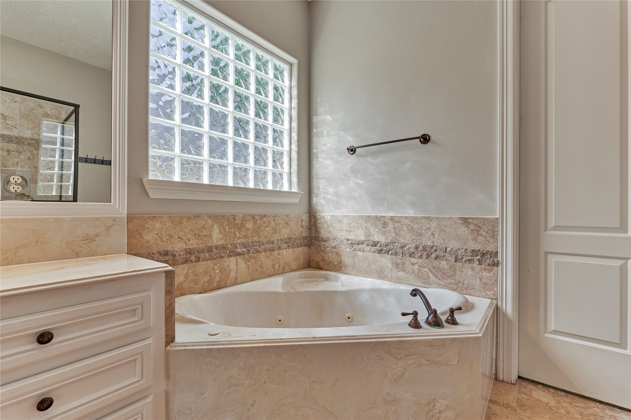 12323 Longmire Cove, Conroe, TX 77304