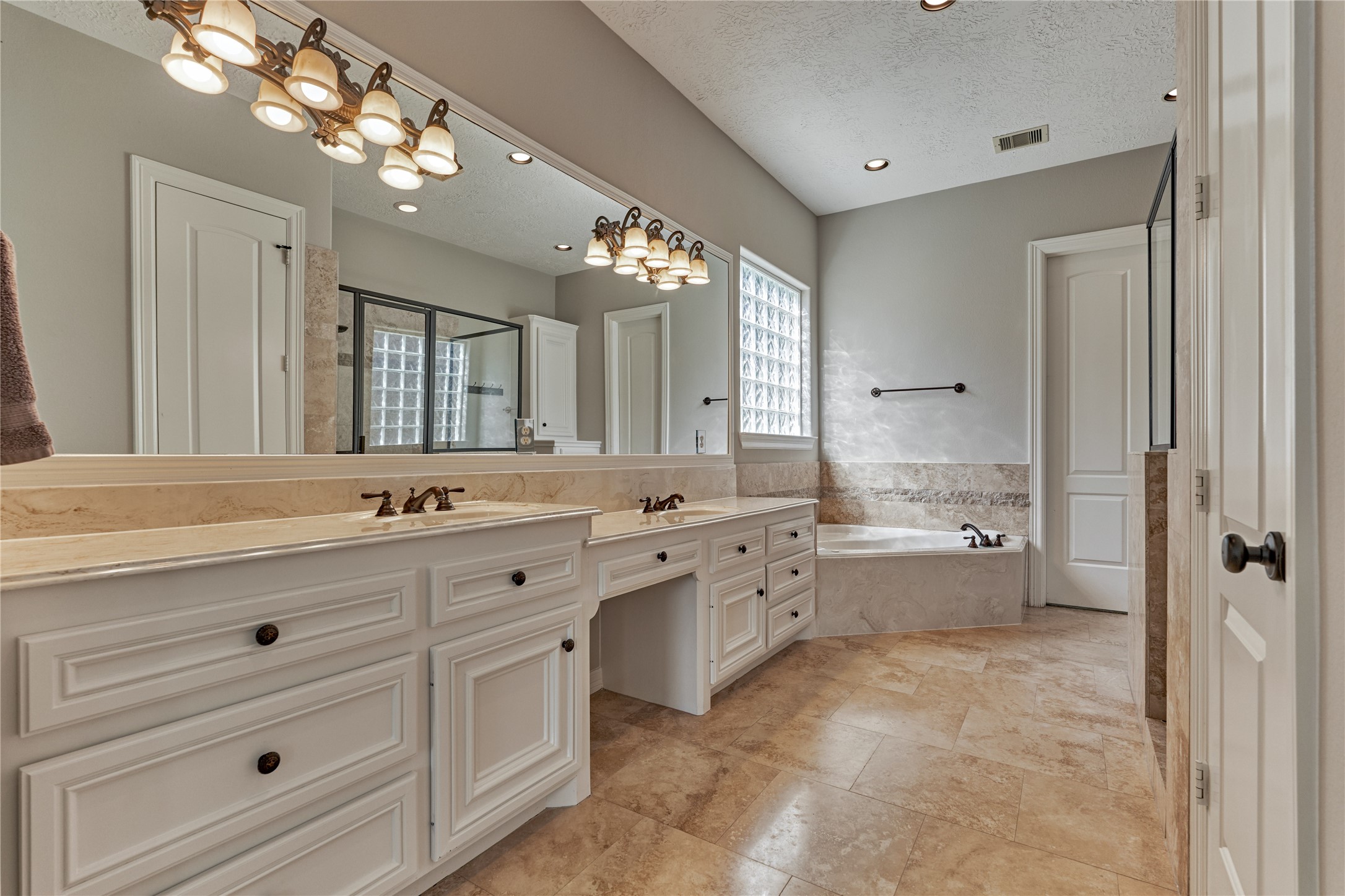 12323 Longmire Cove, Conroe, TX 77304