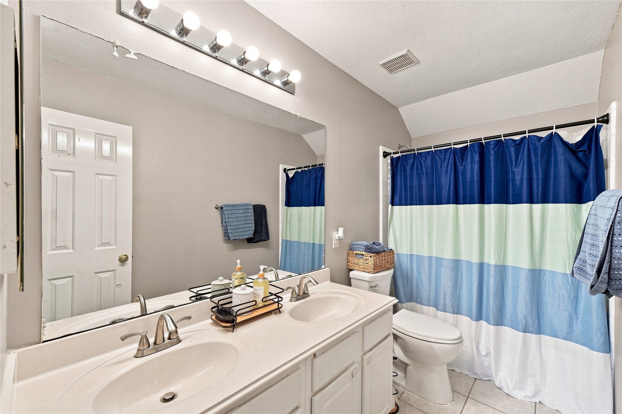 full bath upstairs