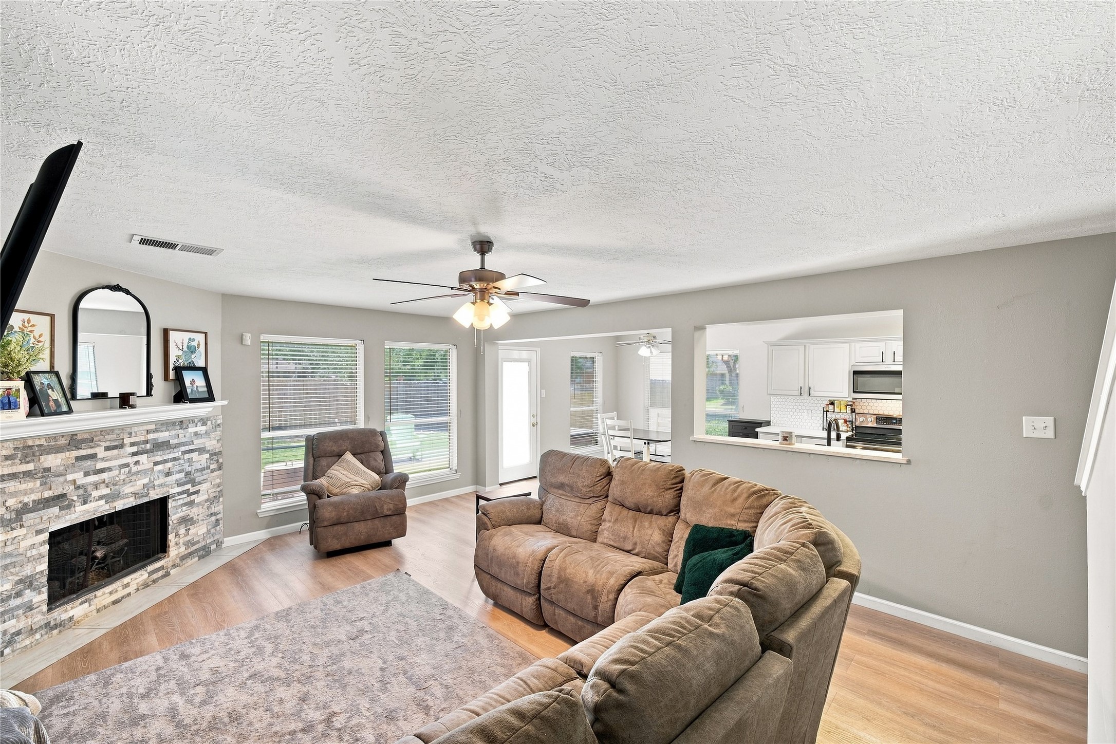 217 Fox Springs Court, Dickinson, TX 77539
