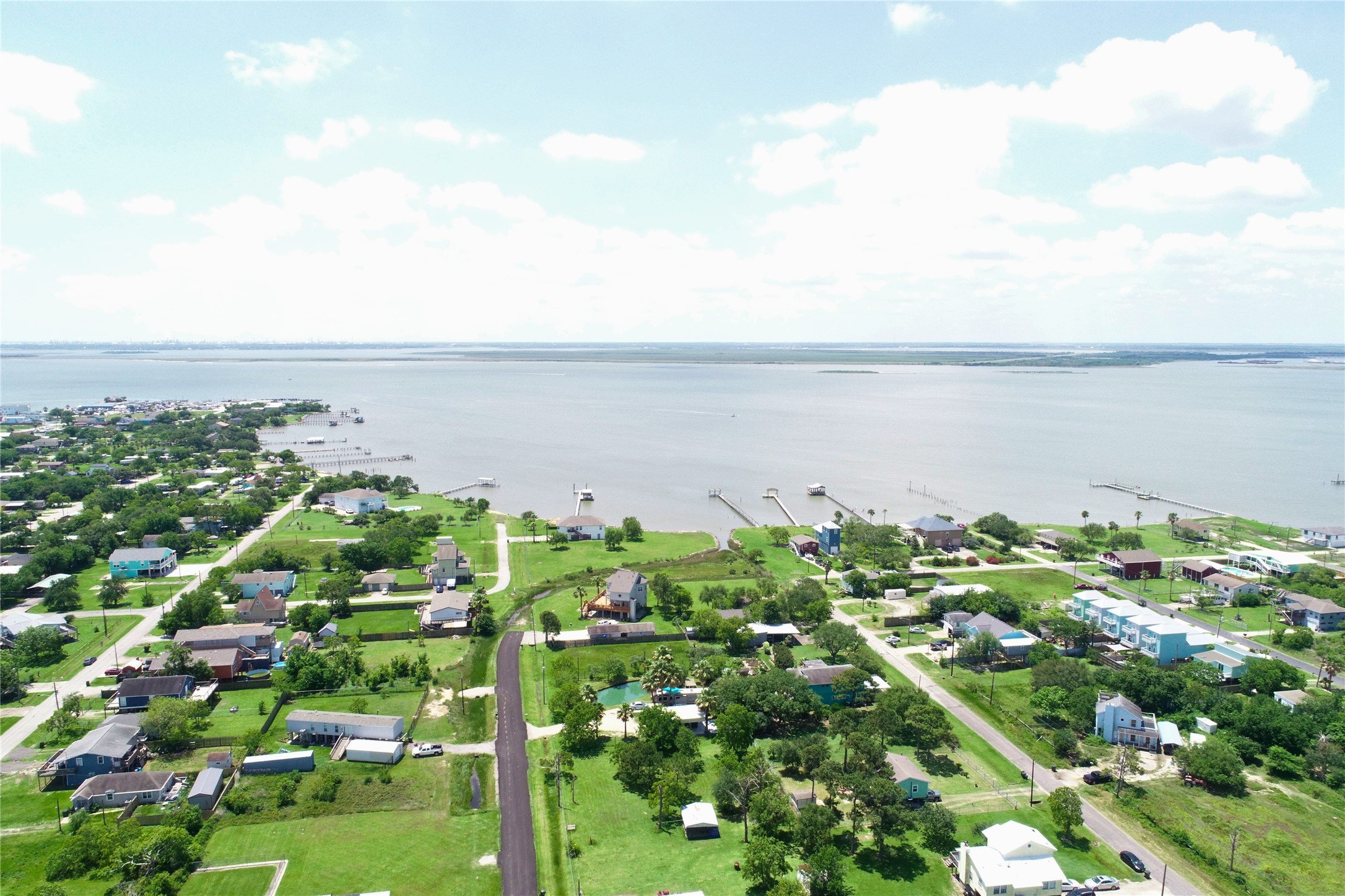 921 13th Street, San Leon, TX 77539 921 13th Street, San Leon, TX 77539