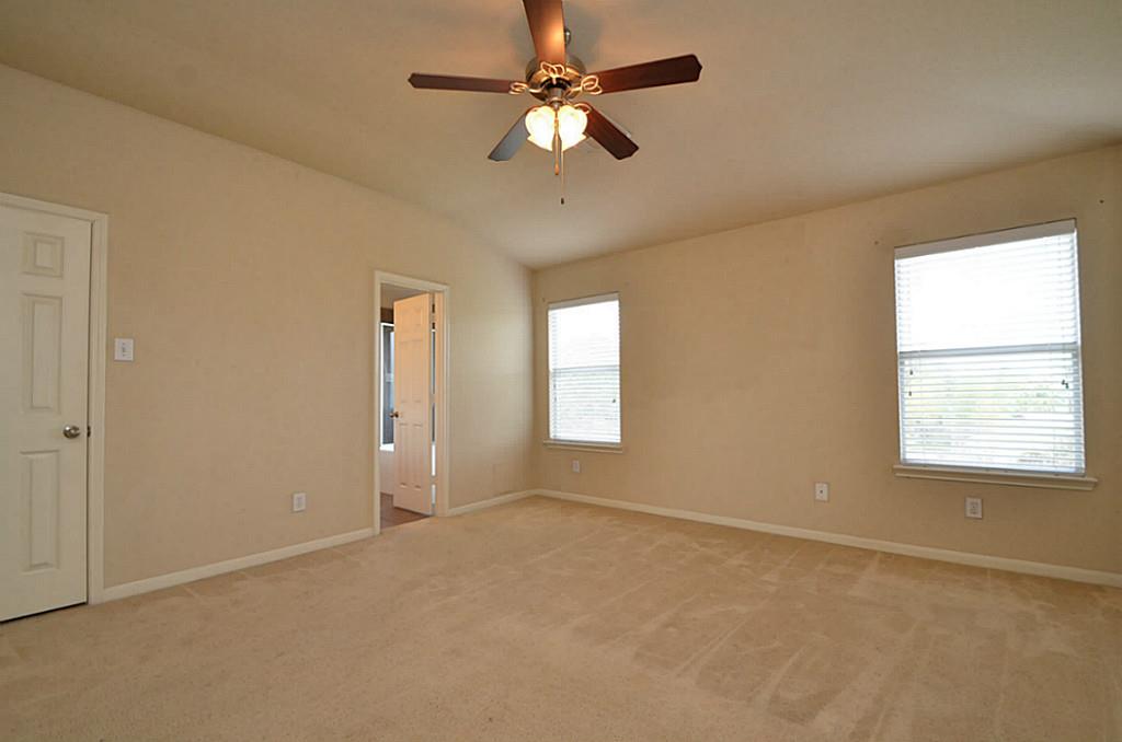 Large Master w/Ceiling Fan