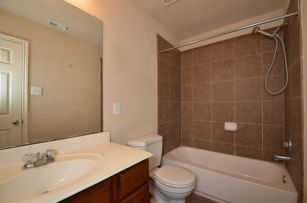 Secondary bathroom featuring a convenient tub/shower combo.