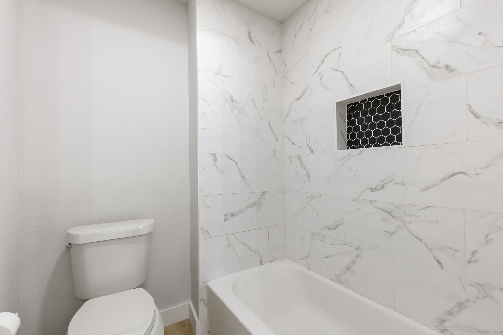 Primary en-suite bath