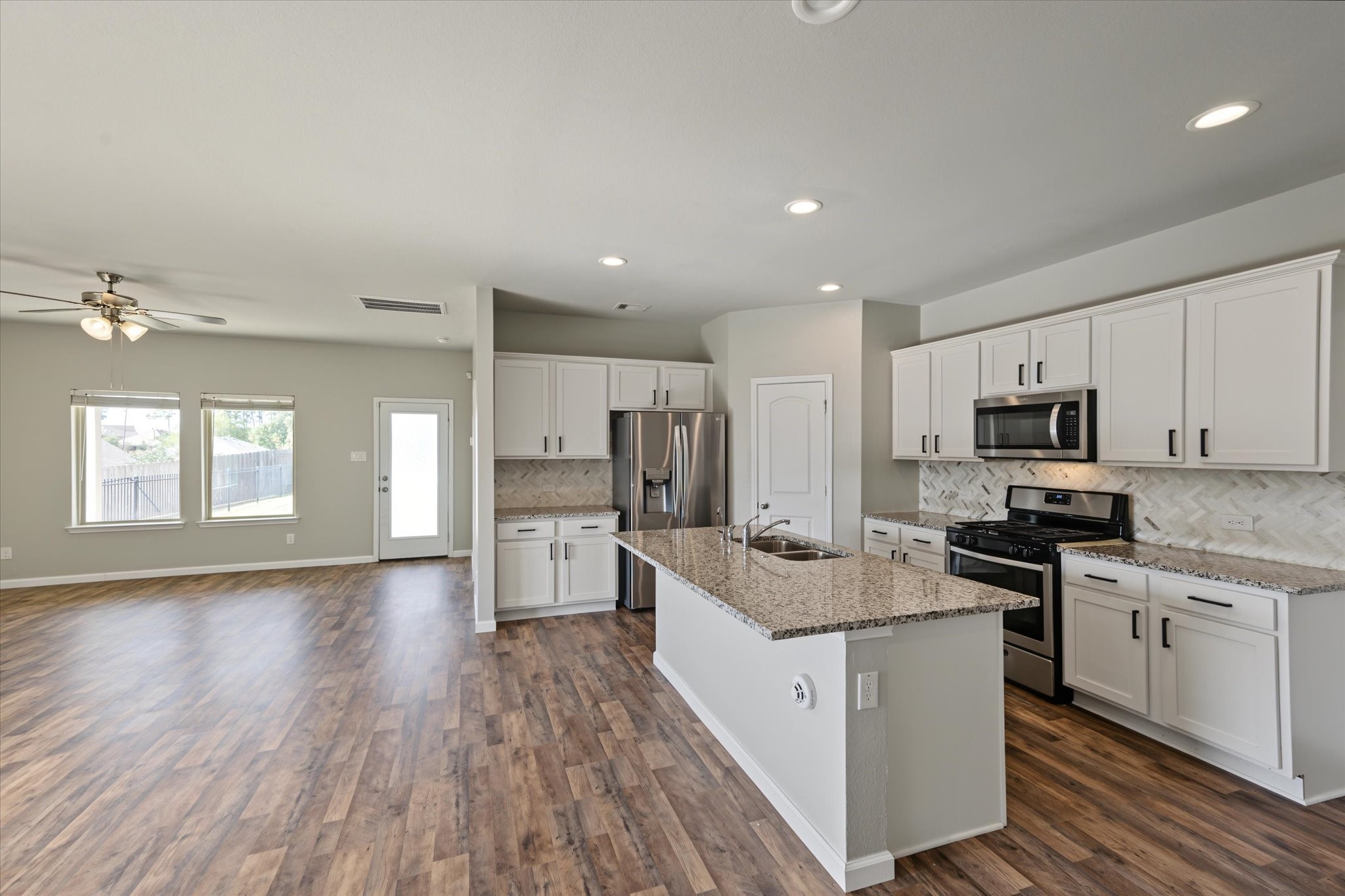 6042 Dulcina Court, Conroe, TX 77304