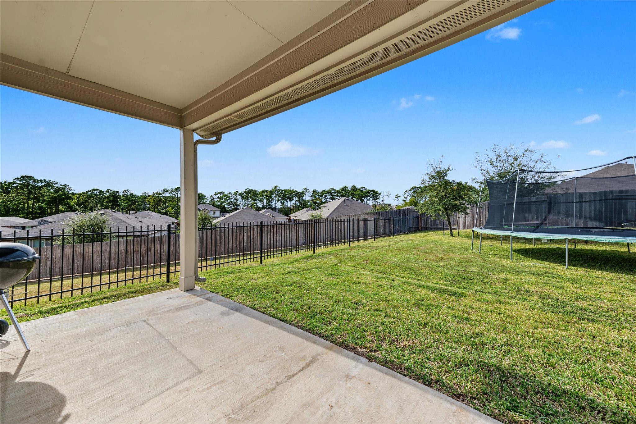 6042 Dulcina Court, Conroe, TX 77304