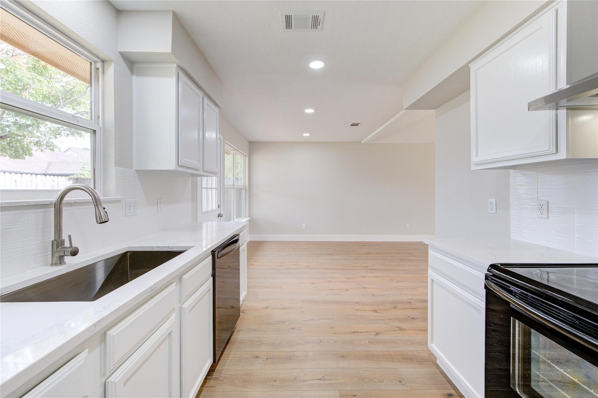 328 Meadow Wood Ct Court, League City, TX 77573 328 Meadow Wood Ct Court, League City, TX 77573