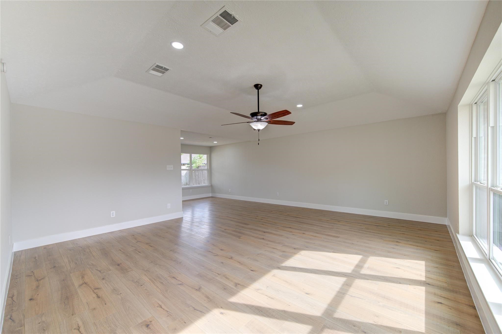 328 Meadow Wood Ct Court, League City, TX 77573 328 Meadow Wood Ct Court, League City, TX 77573