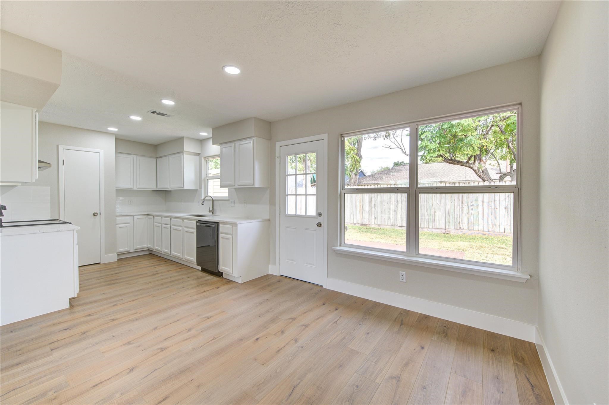 328 Meadow Wood Ct Court, League City, TX 77573 328 Meadow Wood Ct Court, League City, TX 77573