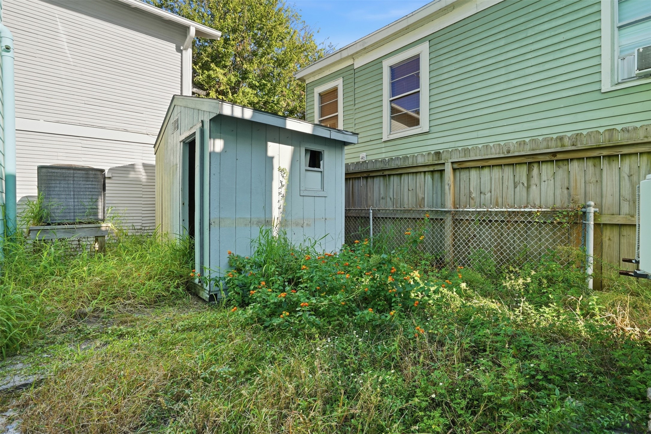 2025 Ave N 1/2, Galveston, TX 77550