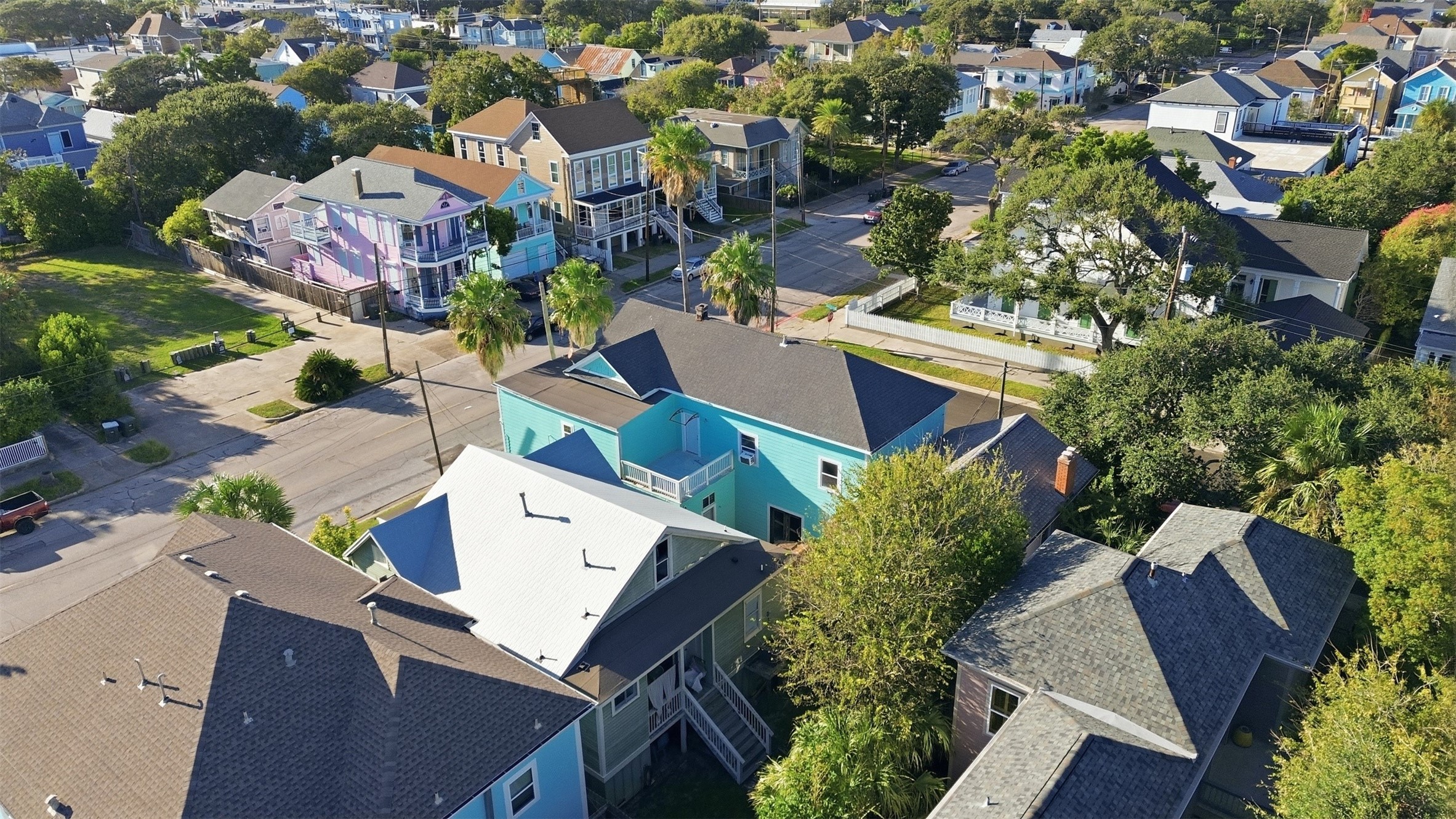 2025 Ave N 1/2, Galveston, TX 77550