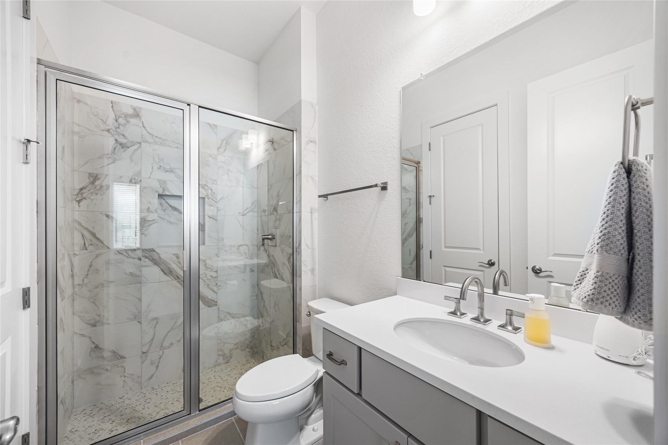 Ensuite in the secondary bedroom.
