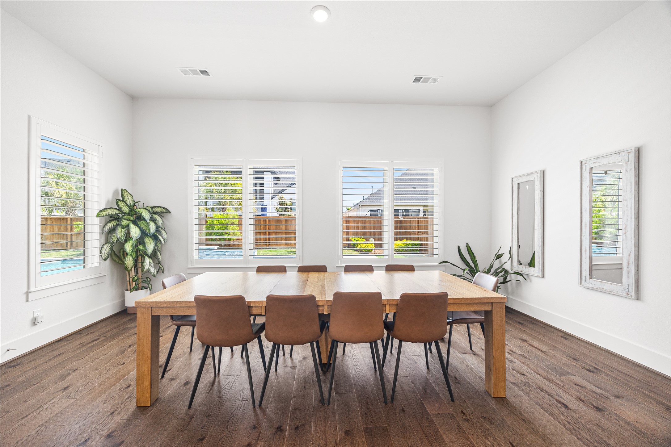 Expansive dining area that overlooks the pool.