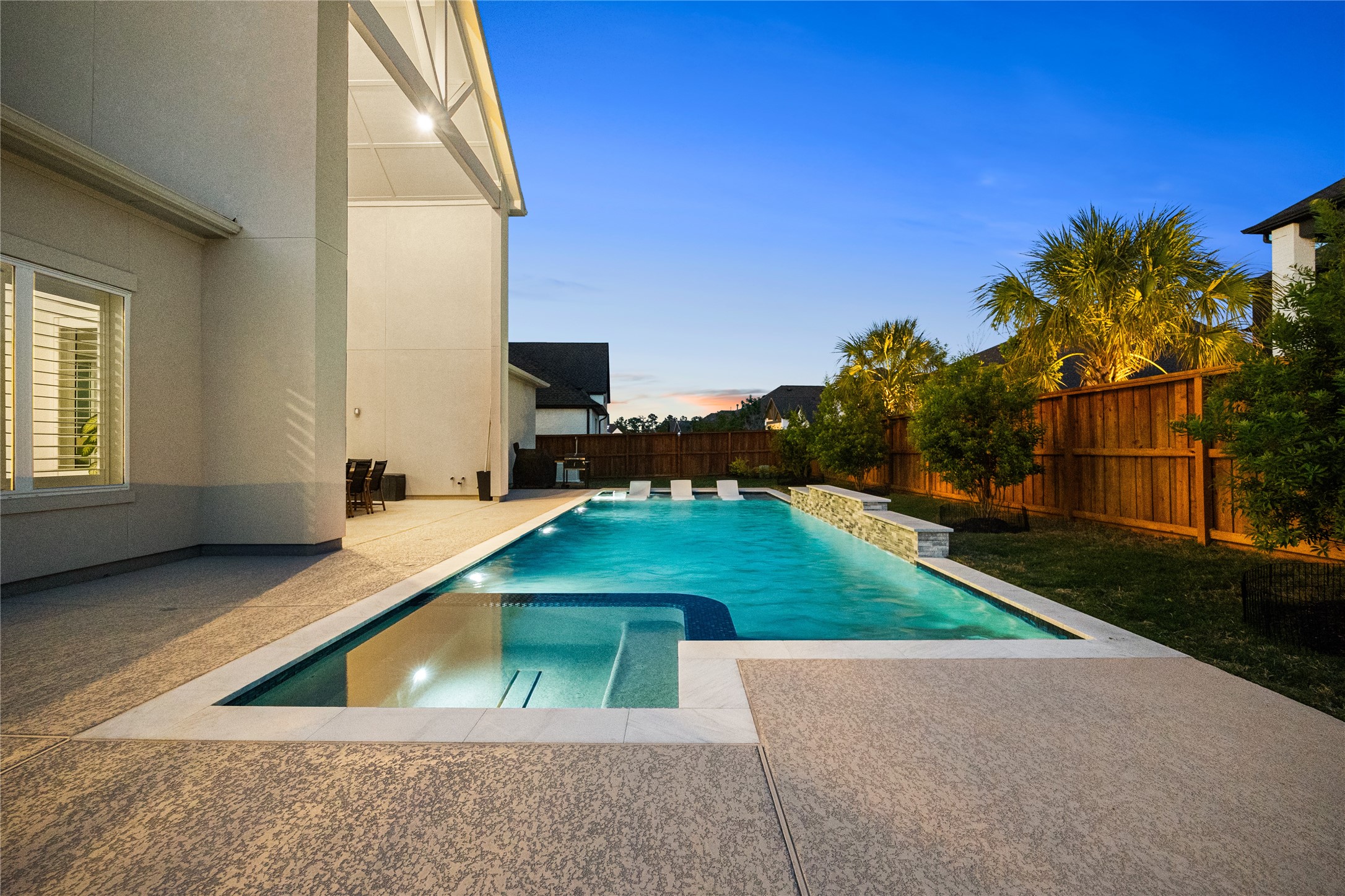 Fully heated pool with a spa chiller ensures year-round enjoyment, so you can relax and entertain in every season.