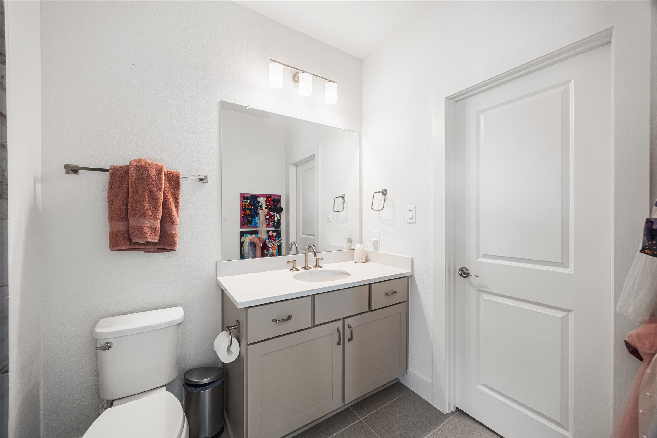 4th bedroom ensuite bathroom.