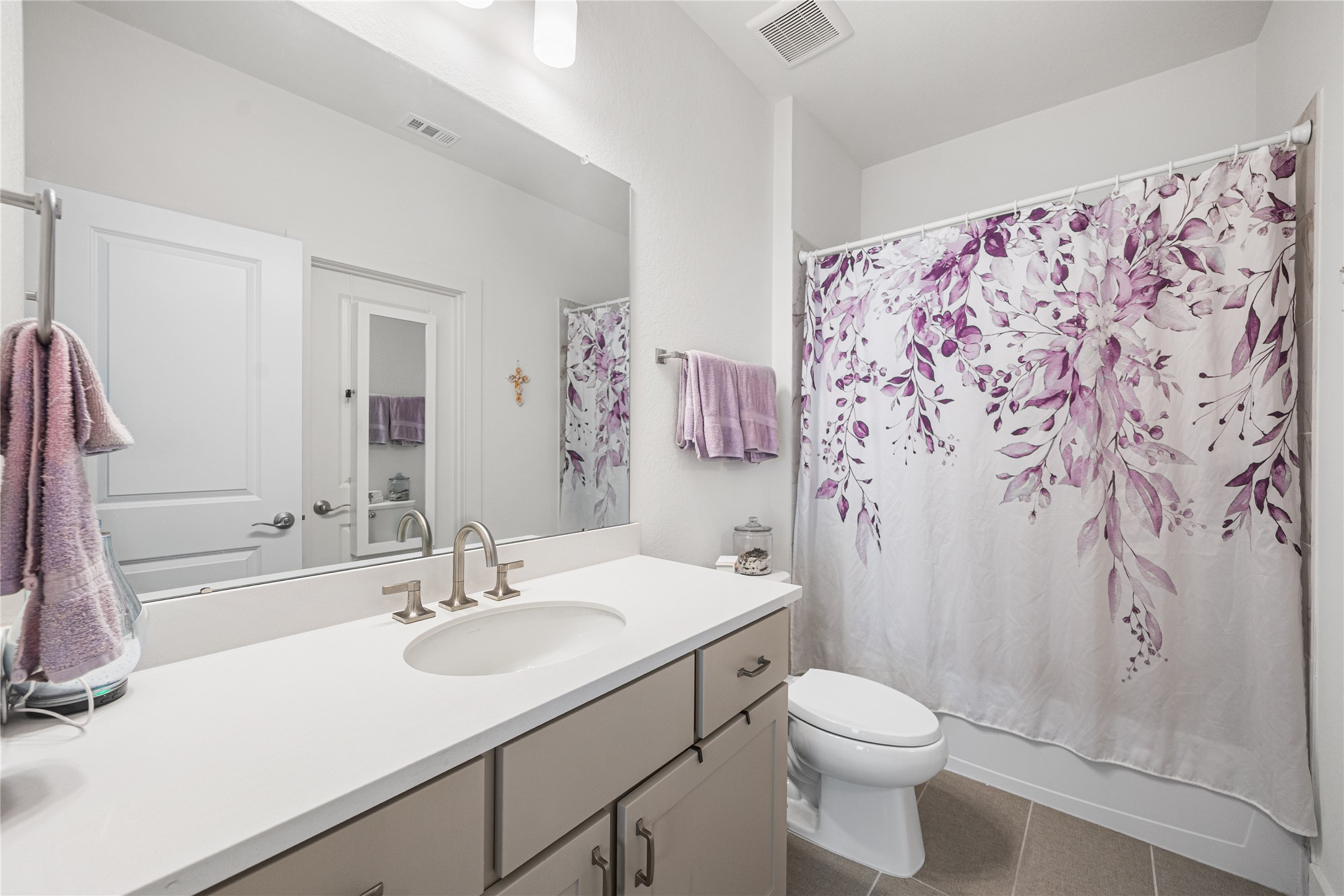 5th bedroom ensuite bath.