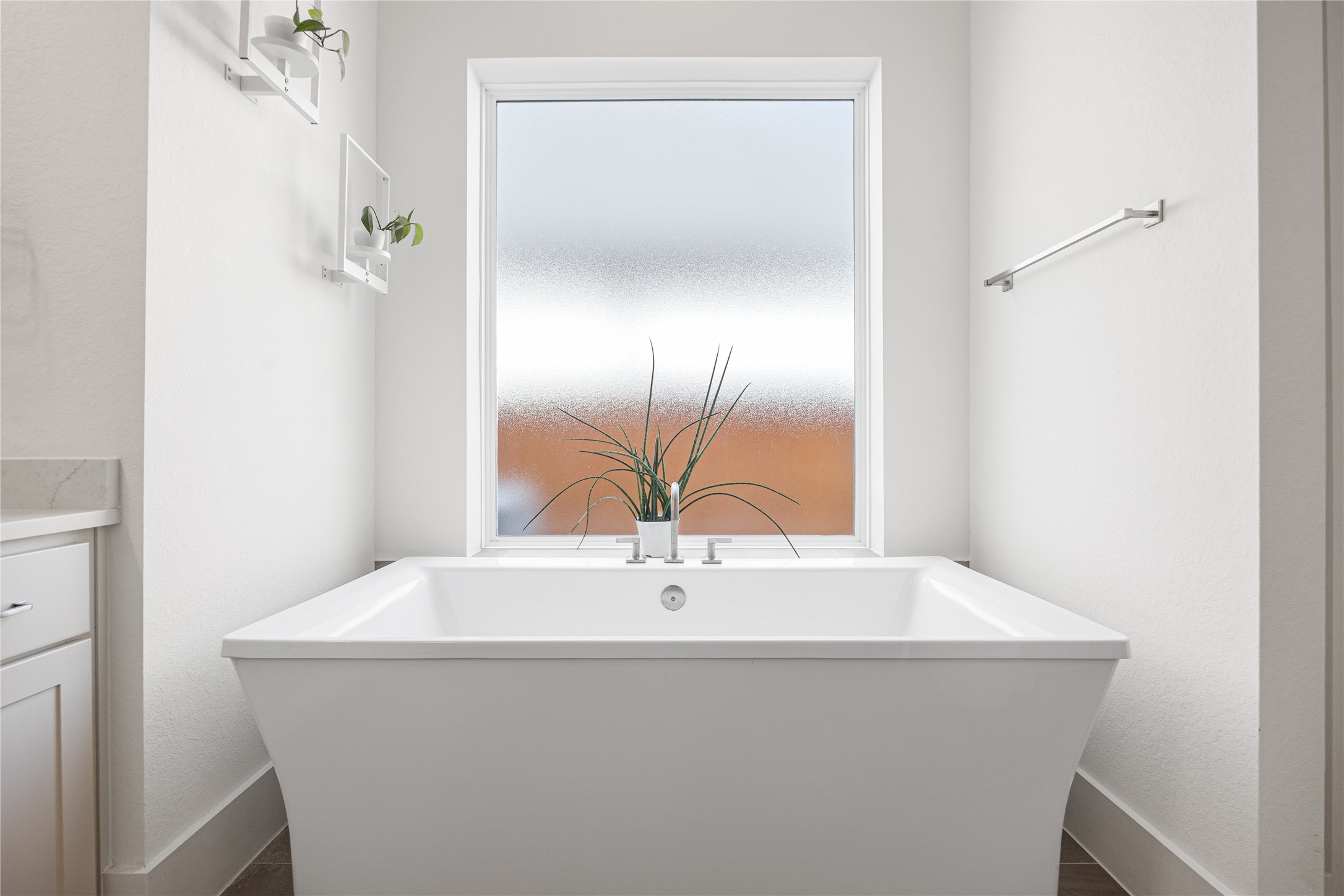 Oversized tub in the primary bathroom.