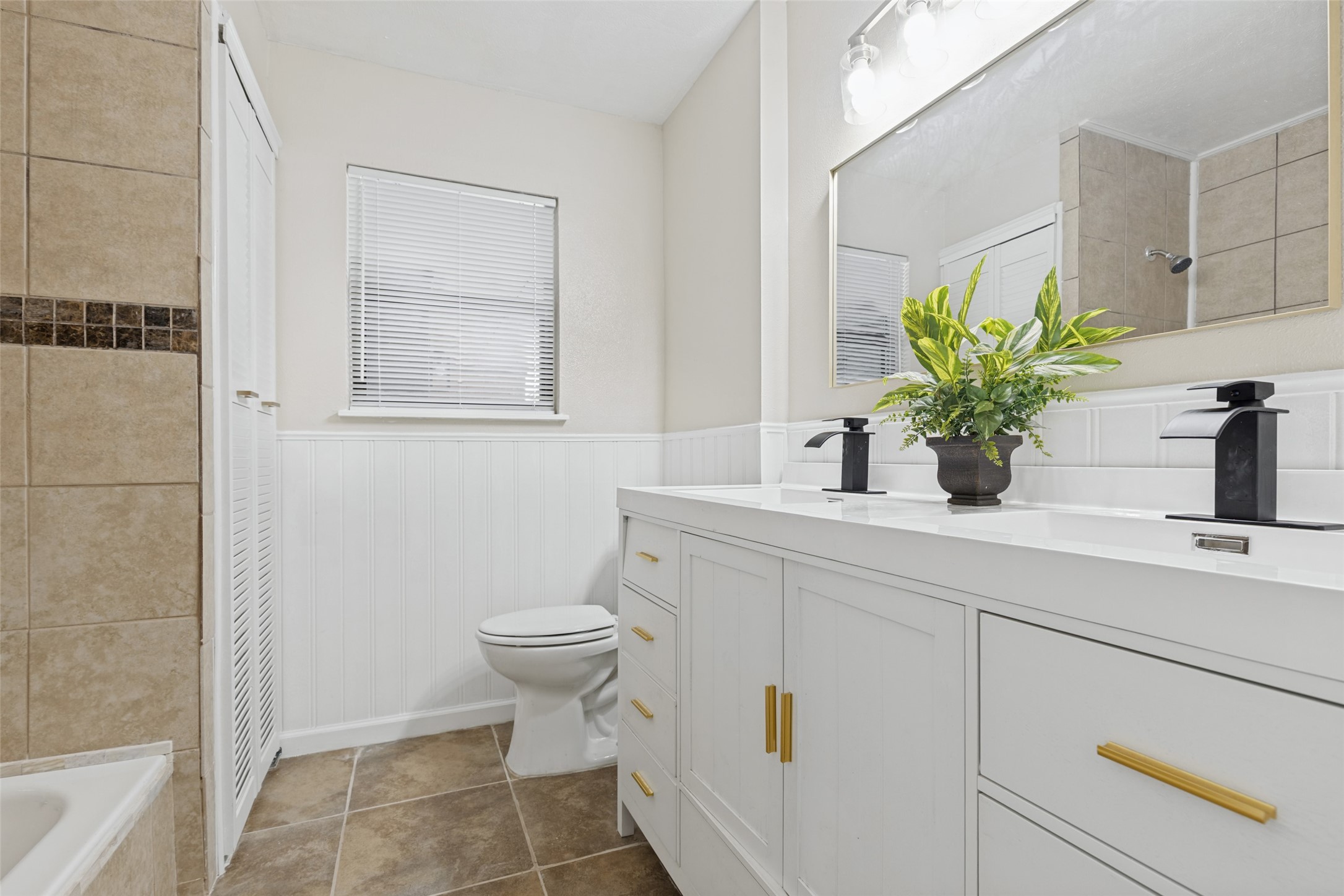 1802 Hartt Street, Baytown, TX 77520