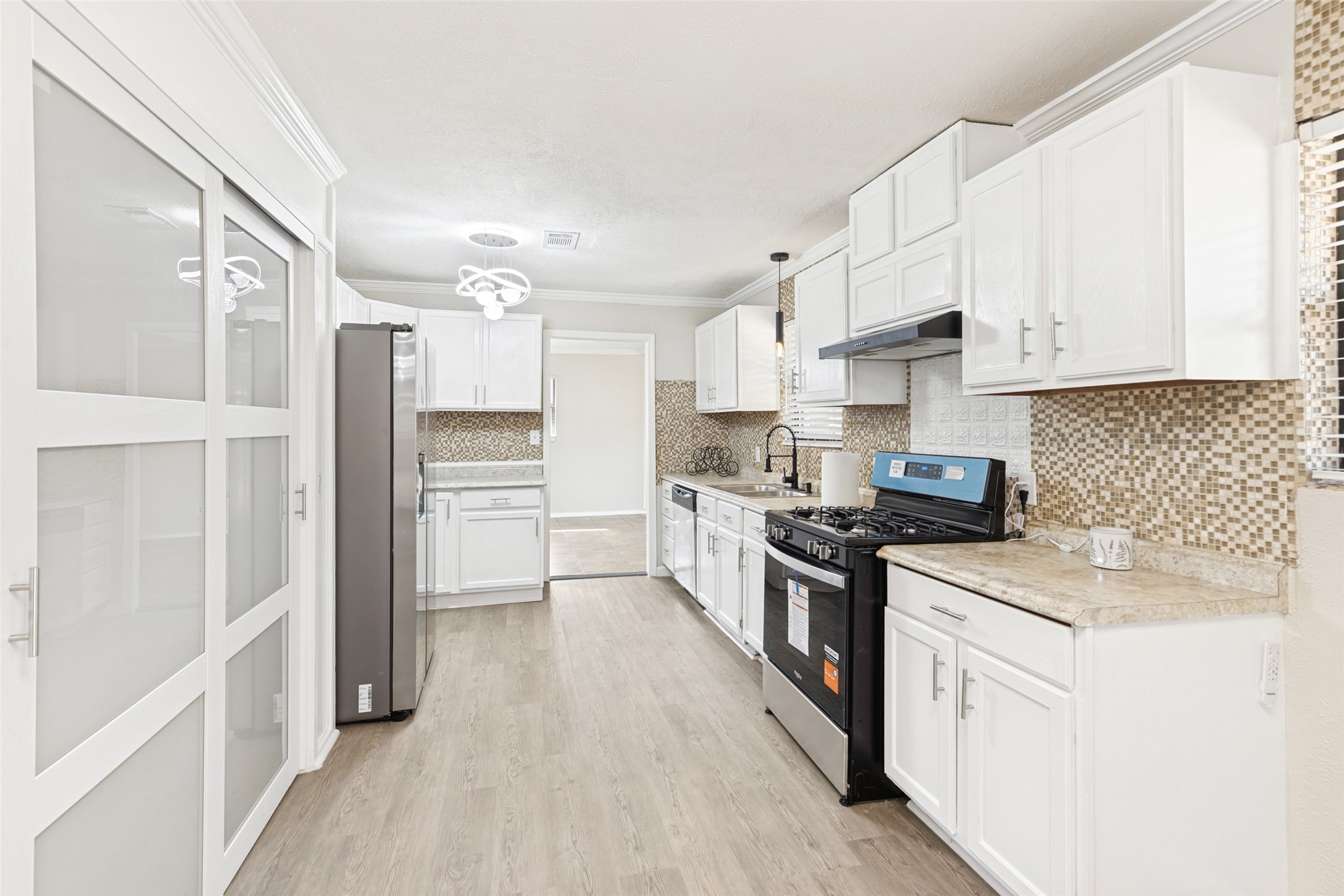 1802 Hartt Street, Baytown, TX 77520