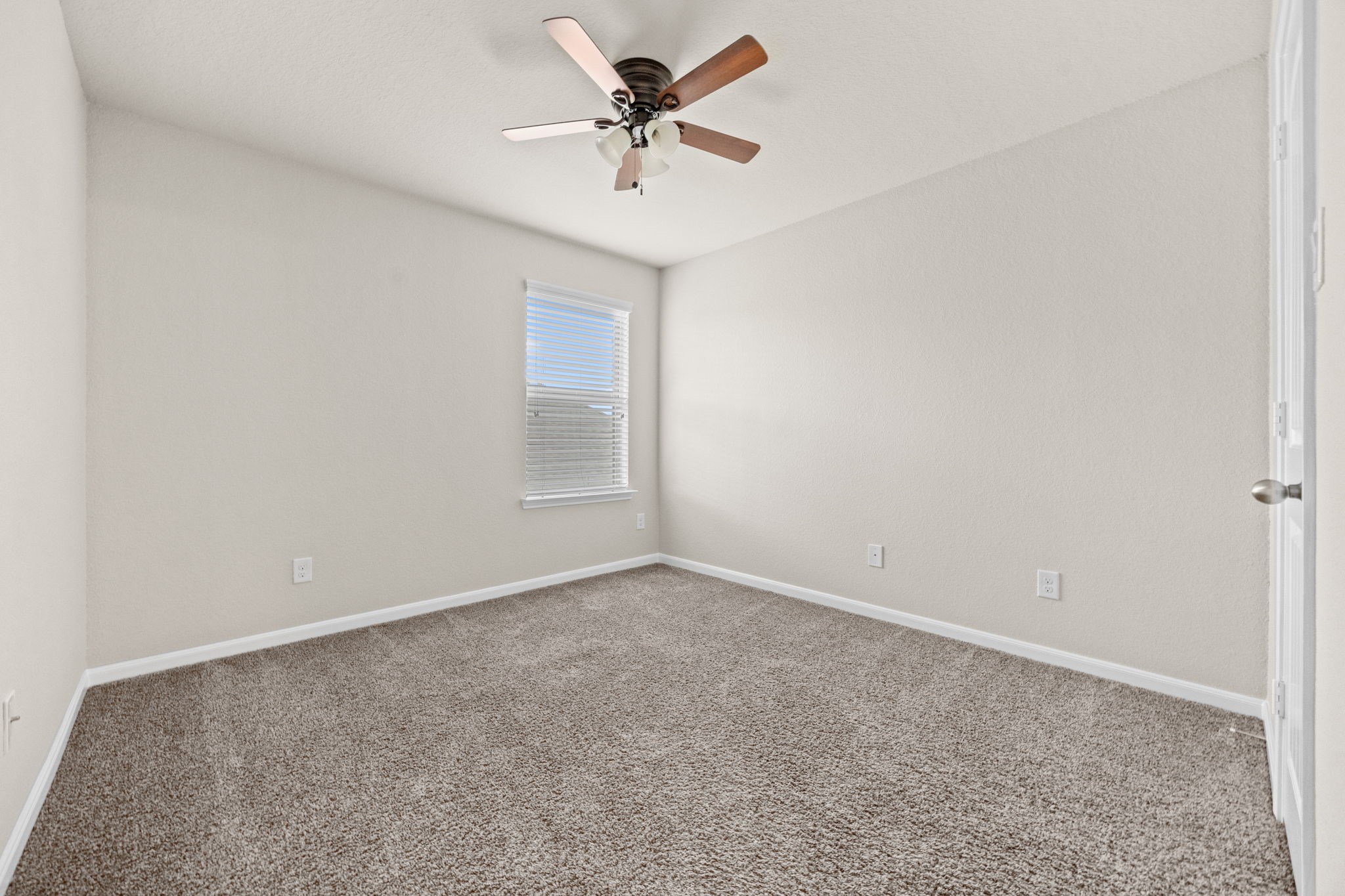 2719 Kaman Lane, Pearland, TX 77581