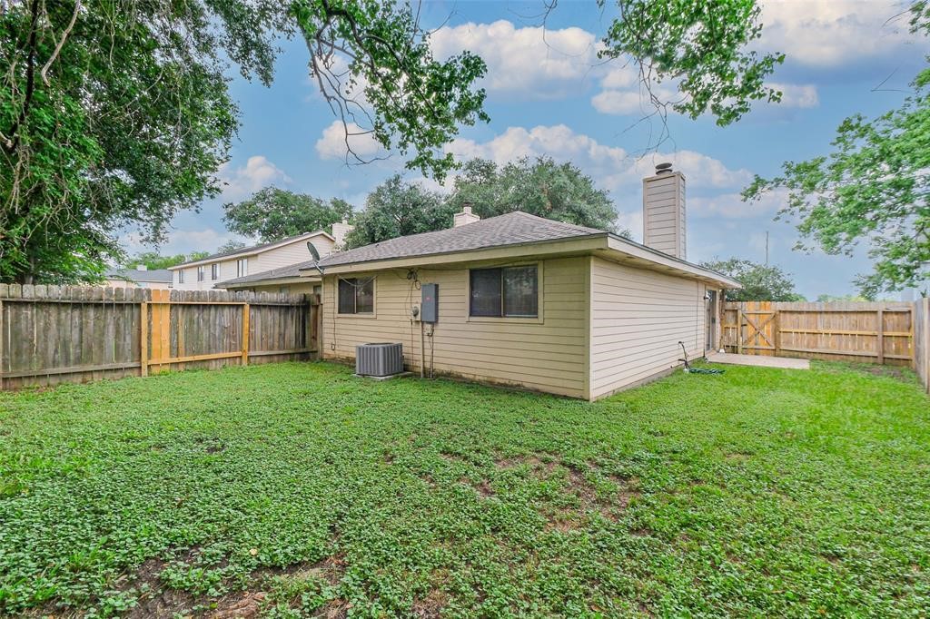 10120 Emerald Oaks Drive, Houston, TX 77070
