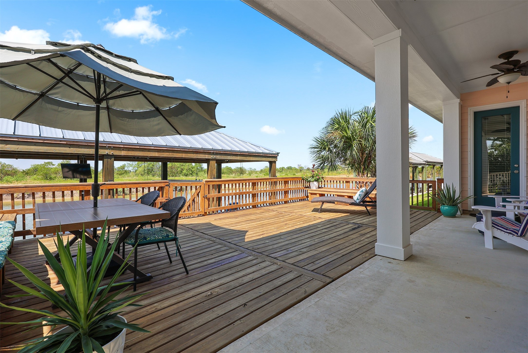 Great outdoor entertaining area. Great outdoor entertaining area.
