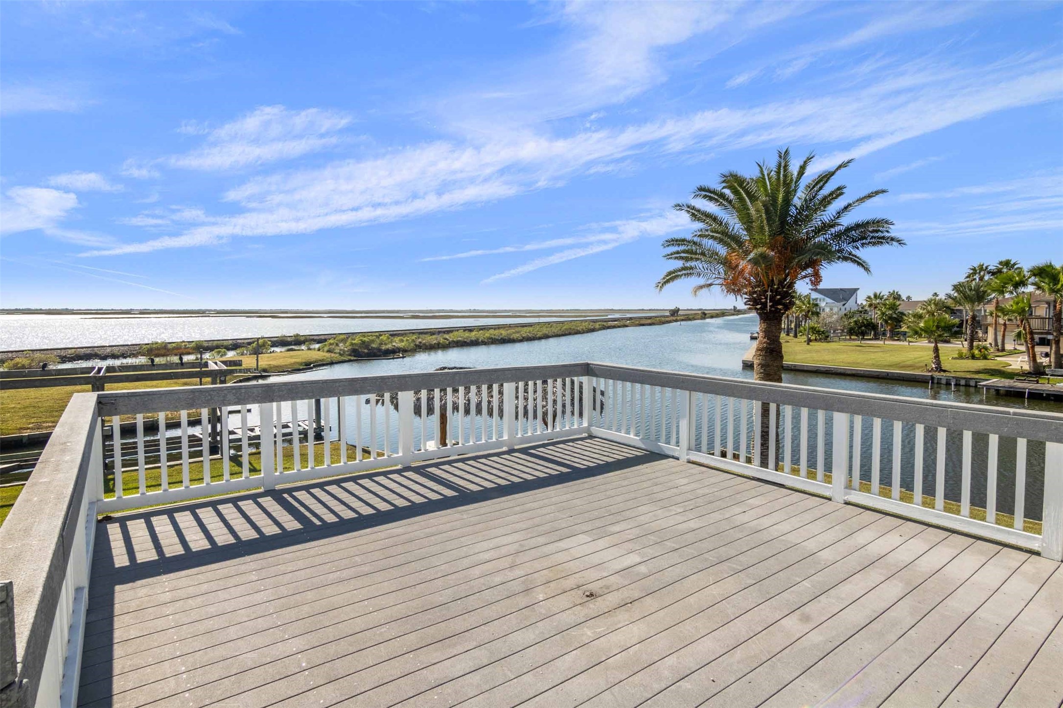 Large Deck.This home is ideally located just 13 miles from Stewart Beach, Galveston Historic Strand and its renowned seafood restaurants.
