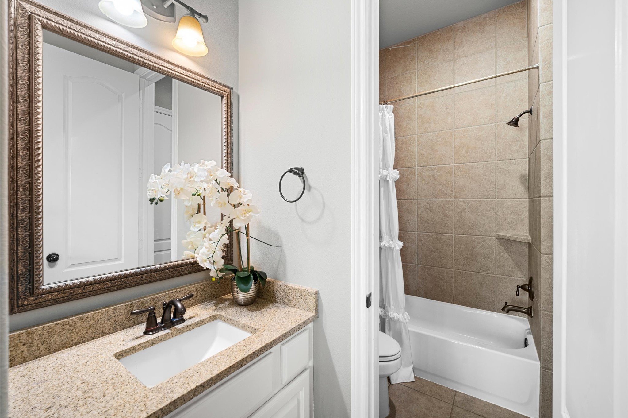 The second half of the Jack-n-Jill bath leads to Bedroom 3.