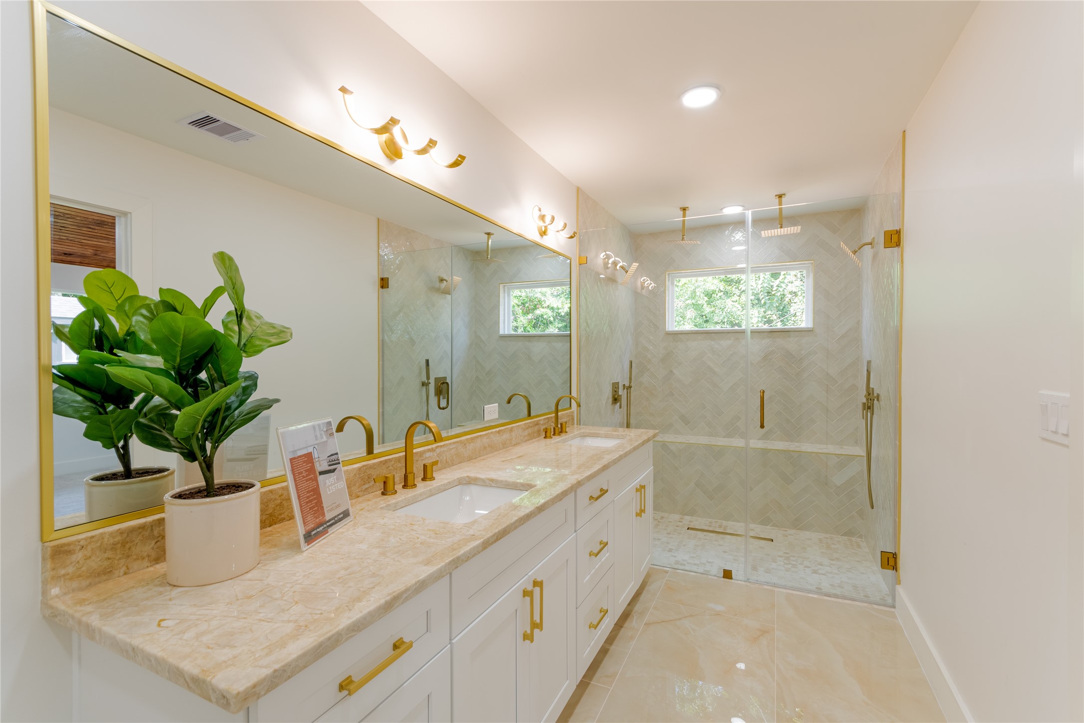 Spa-inspired bathrooms. Everyday luxury.