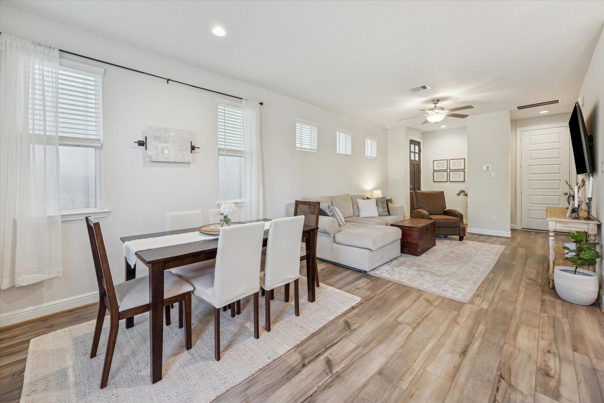 Spacious, open layout ideal for everyday living and entertaining. Spacious, open layout ideal for everyday living and entertaining.