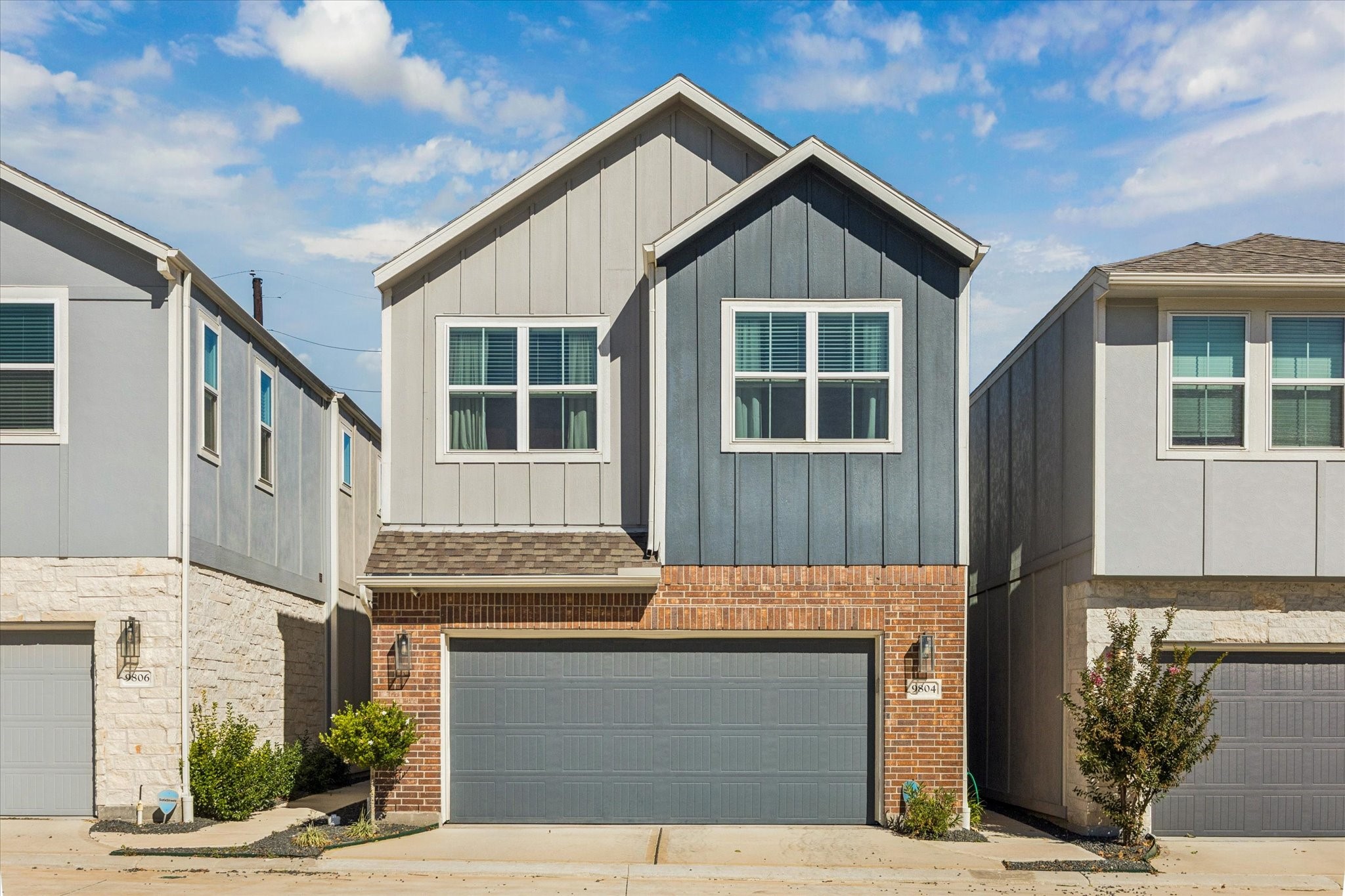 Beautifully designed exterior that sets the tone for whats inside. Beautifully designed exterior that sets the tone for whats inside.