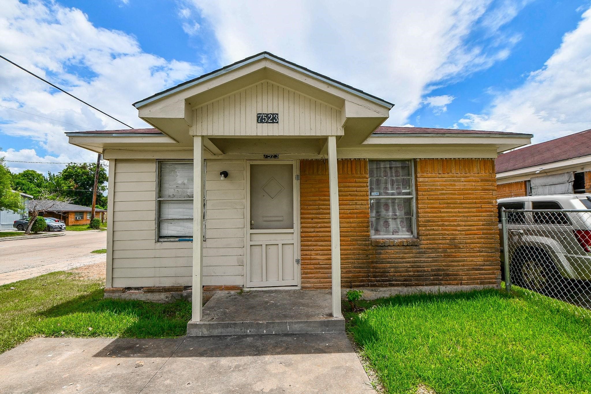 7523 La Salette Street, Houston, TX 77021