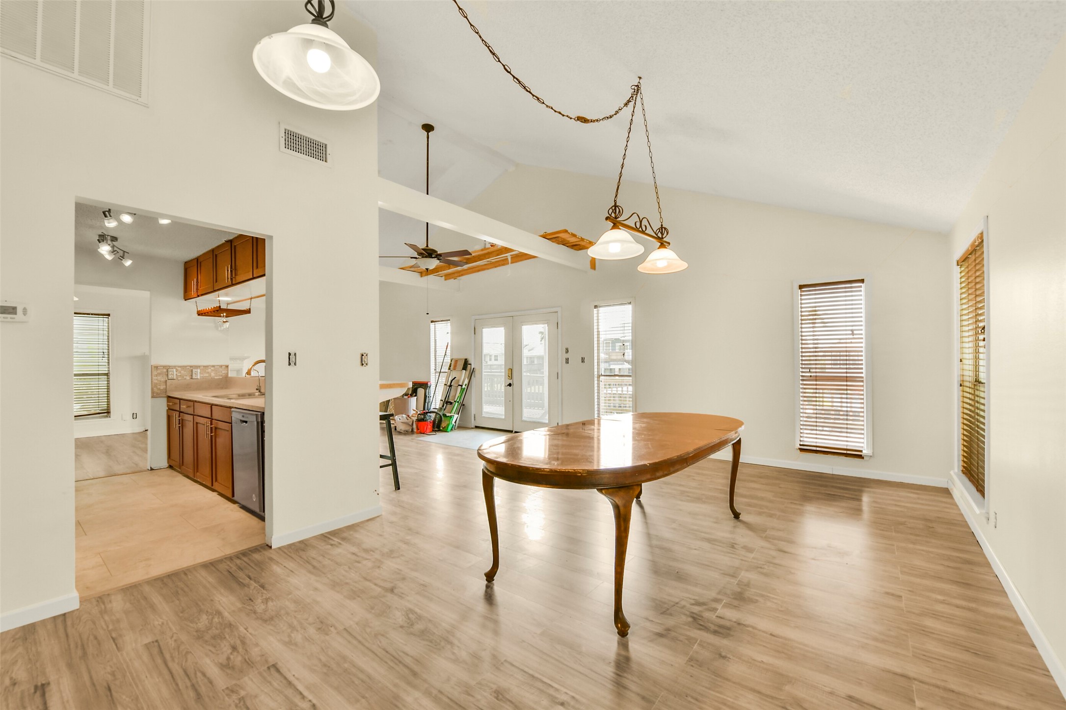 1073 Redfish Street, Bayou Vista, TX 77563