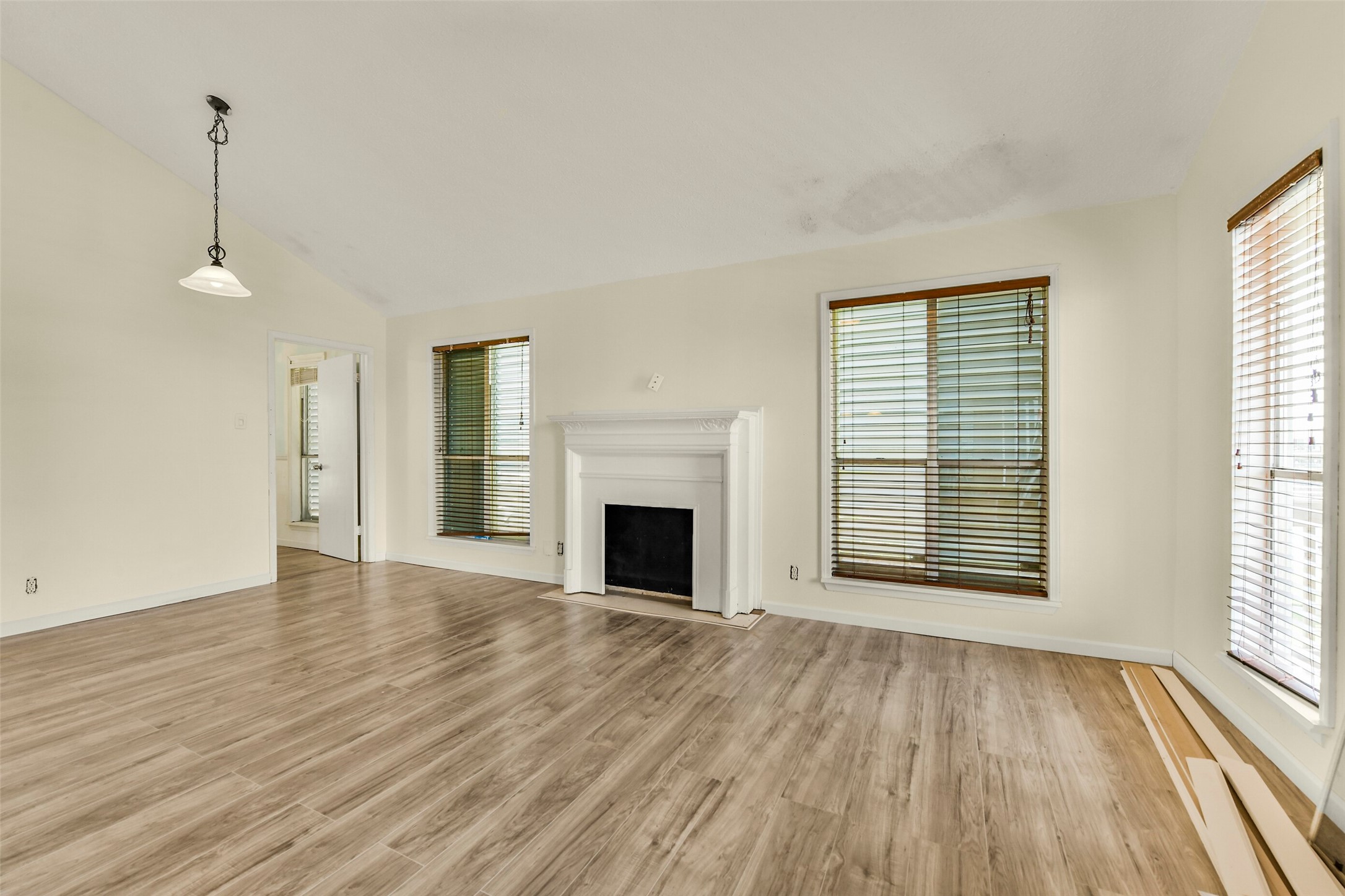 1073 Redfish Street, Bayou Vista, TX 77563