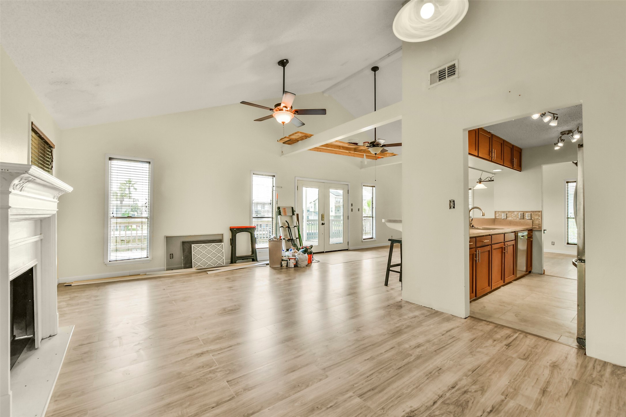 1073 Redfish Street, Bayou Vista, TX 77563