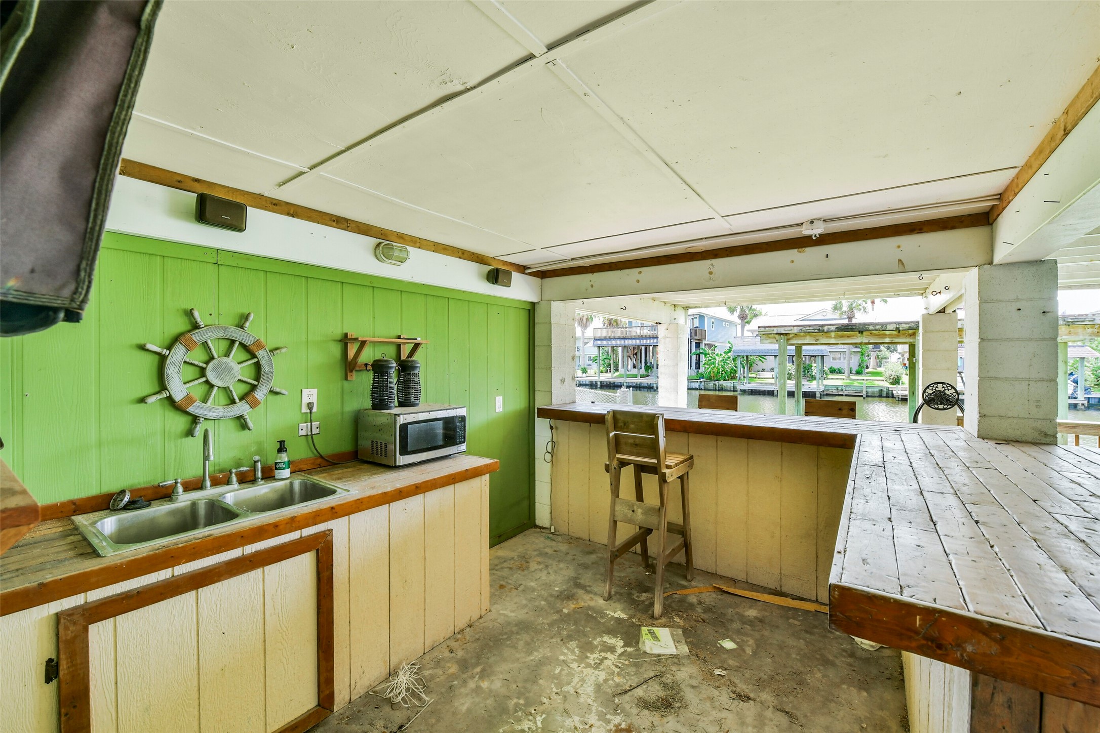 1073 Redfish Street, Bayou Vista, TX 77563
