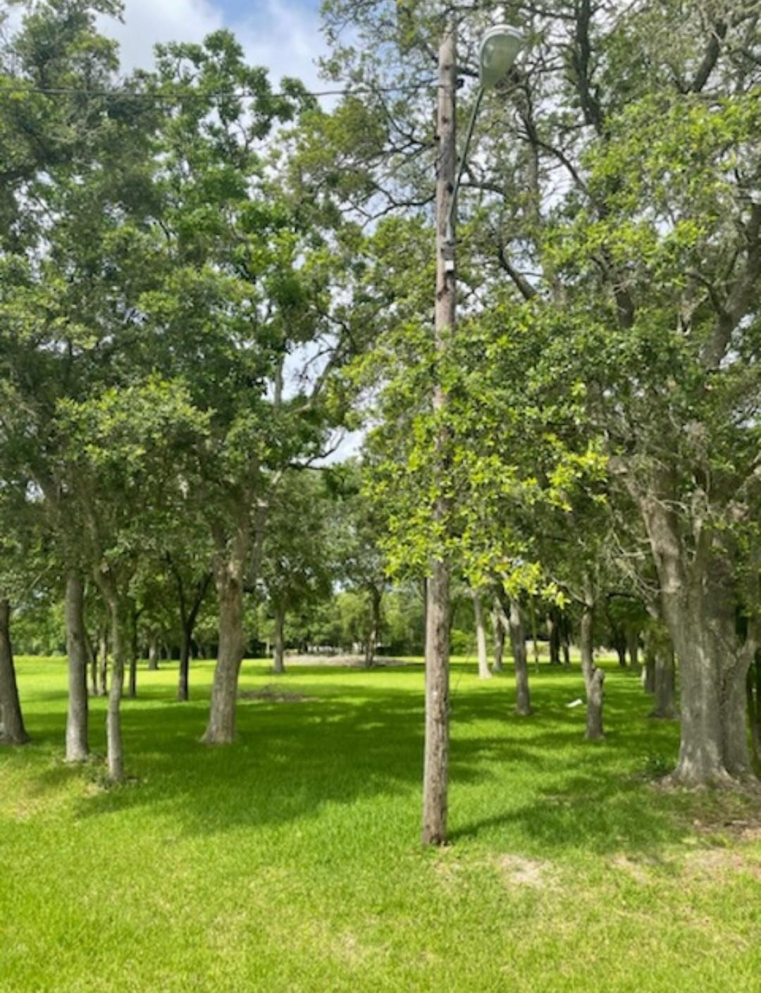 2702 Lake Road, La Marque, TX 77568 2702 Lake Road, La Marque, TX 77568