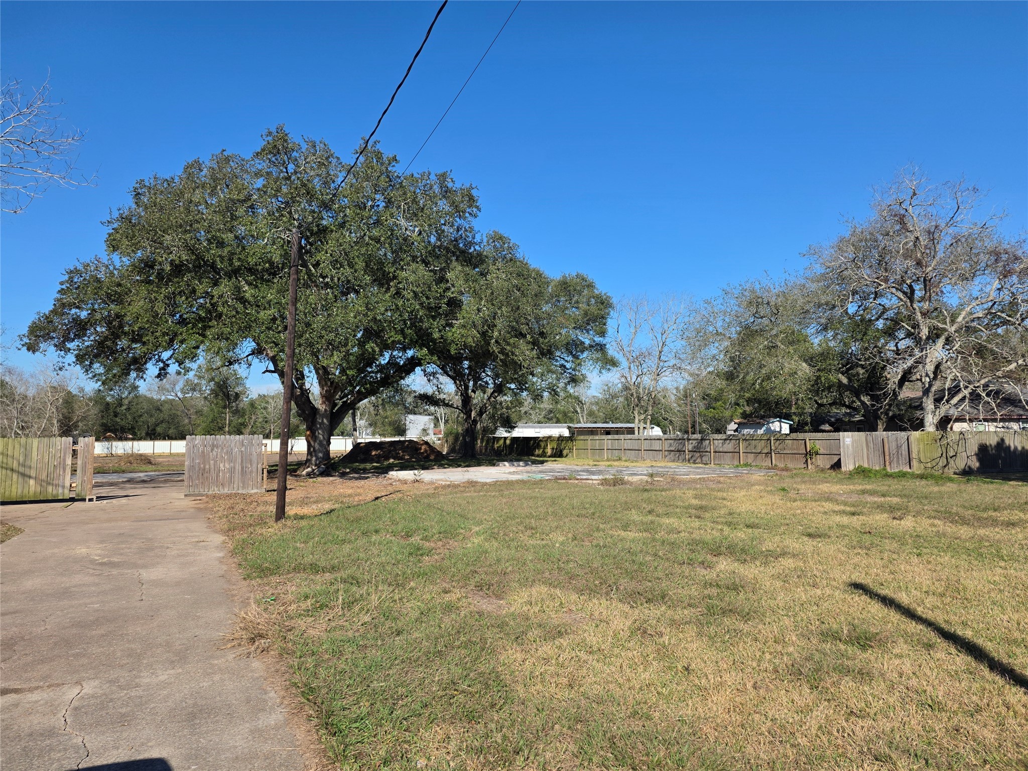 414 Gordy Road, Bacliff, TX 77518
