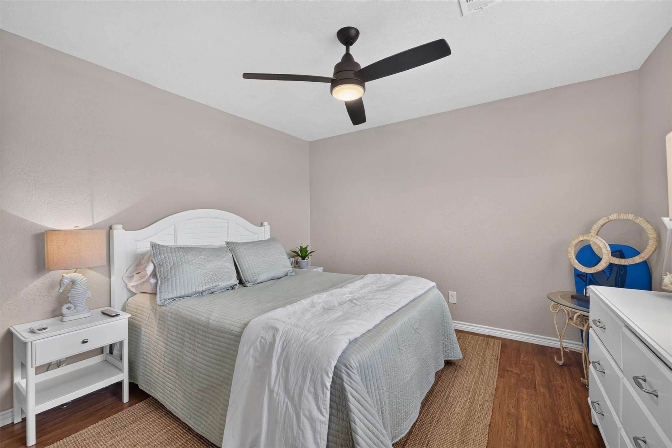 615 Warsaw Street, Bayou Vista, TX 77563