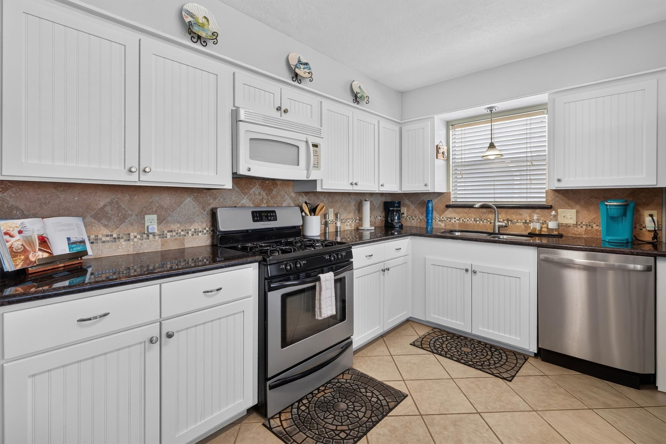 615 Warsaw Street, Bayou Vista, TX 77563