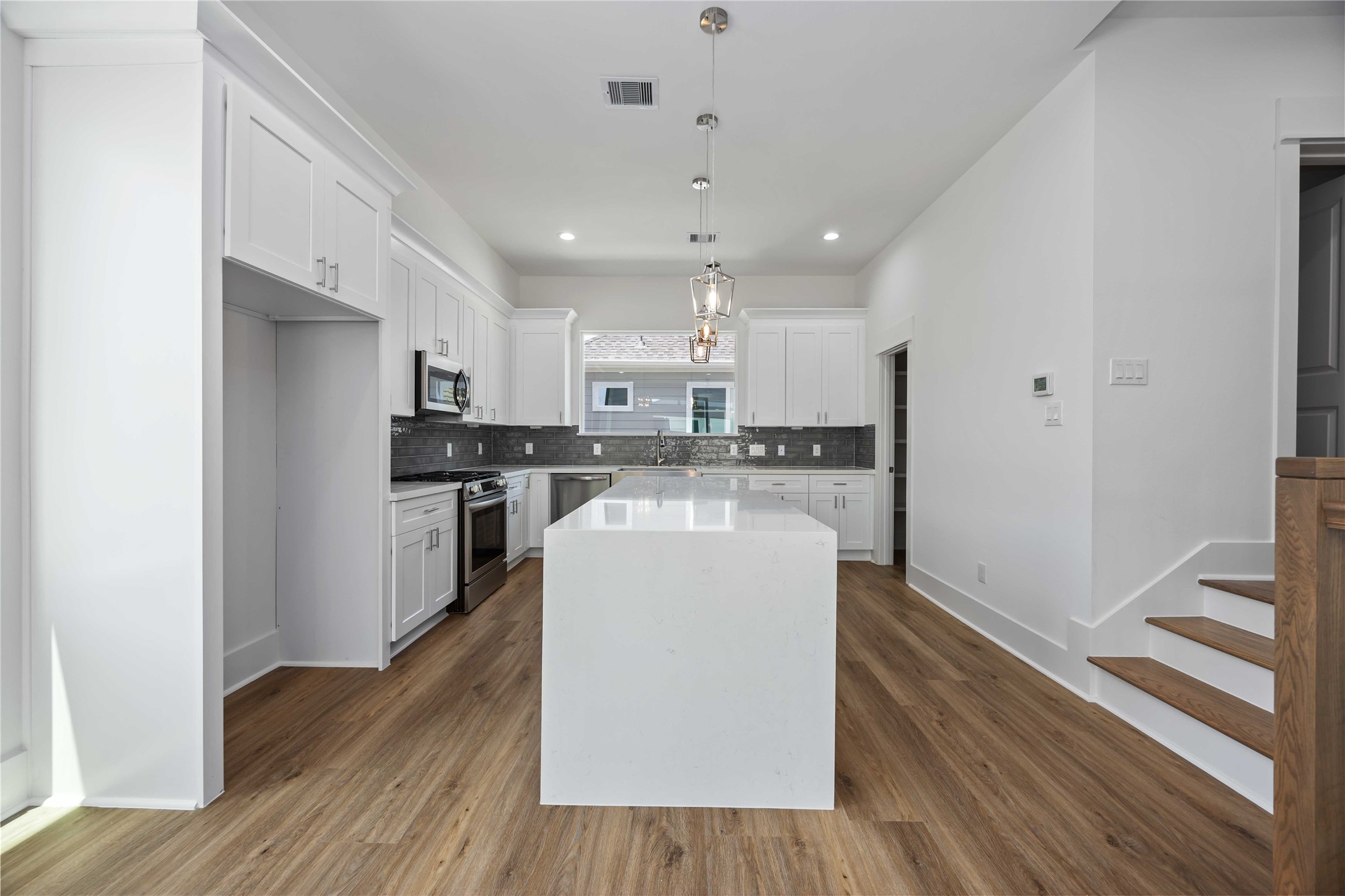 1947 Knoll Square Drive, Houston, TX 77080